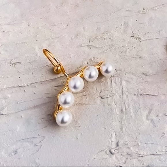 ⚜️[𝟯/$𝟭𝟴]⚜️Pearl Pave Gold Simple Cuff Earring NEW - Picture 2 of 8